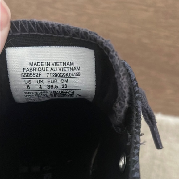 New Converse Women’s shoes! - Picture 3 of 4